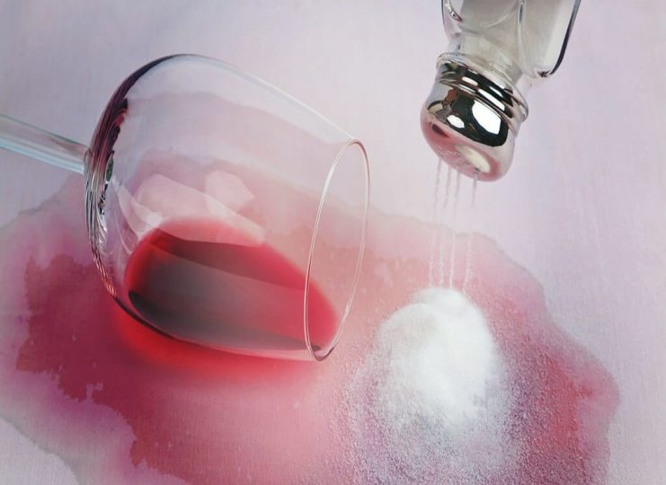 Come fare per togliere le macchie di vino e come pulire la cappa in ... Macchie di vino