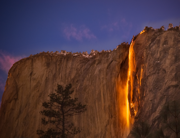 Cascata di fuoco dello Yosemite Park in California