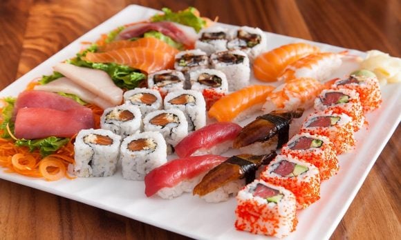 Donne attenzione al sushi: vediamo cosa succede alle gambe
