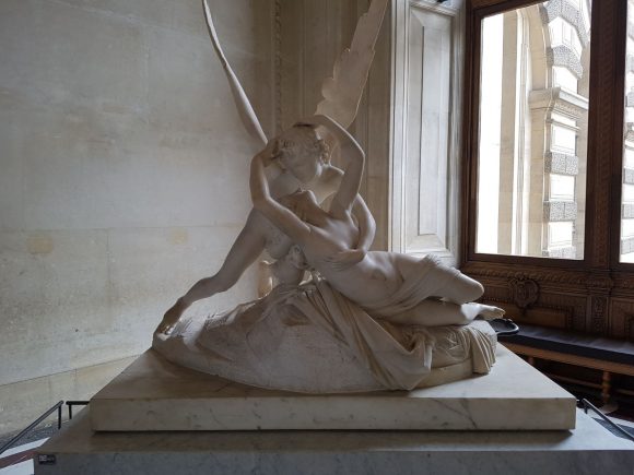 Amore e Psiche al Louvre di Parigi: un’opera senza tempo per tutti gli innamorati