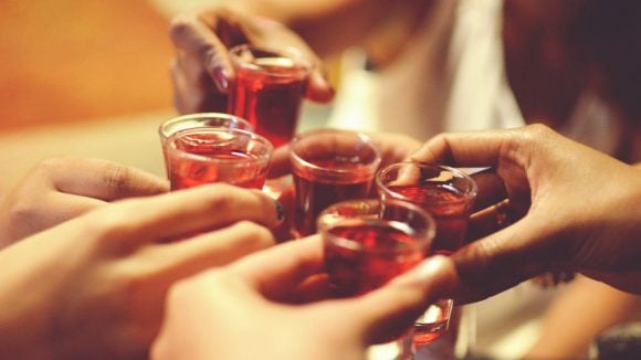 Alcolismo in Italia, più di 435 mila vittime, ecco cosa sta succedendo