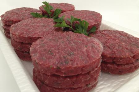 Carne macinata e hamburger con batterio Escherichia Coli, ritirata dal mercato: marca e provenienza