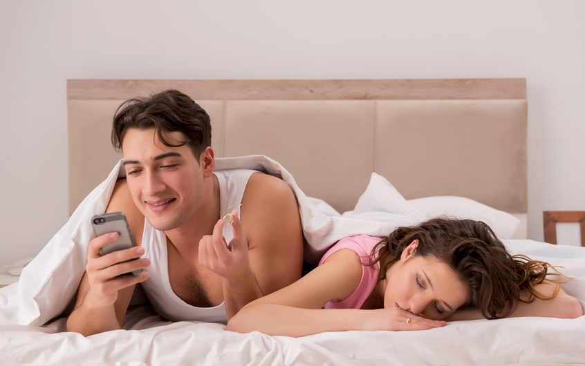 Come scoprire se il vostro partner sta utilizzando siti di incontri
