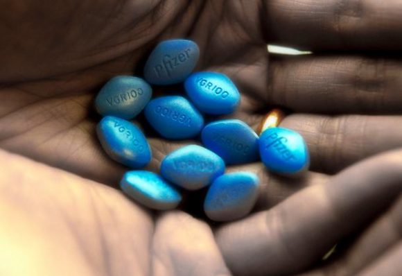 Viagra, la pillola blu sarà sostituita da una valida alternativa, ecco quale