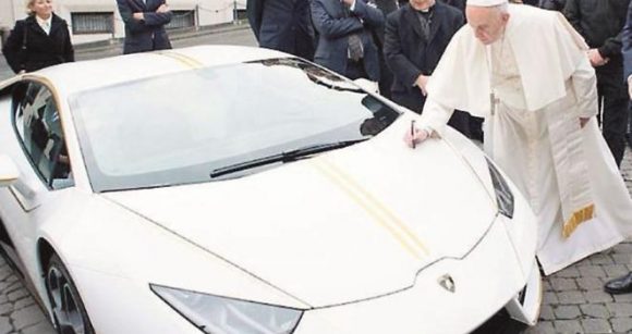 La Lamborghini Huracán donata a Papa Francesco venduta all’asta: ricavati 715 mila euro per la beneficenza