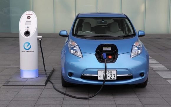 Uno studio mostra che le auto elettriche producono meno CO2 di quelle a benzina