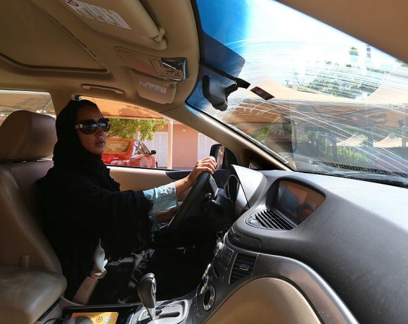 Donne alla guida Arabia Saudita