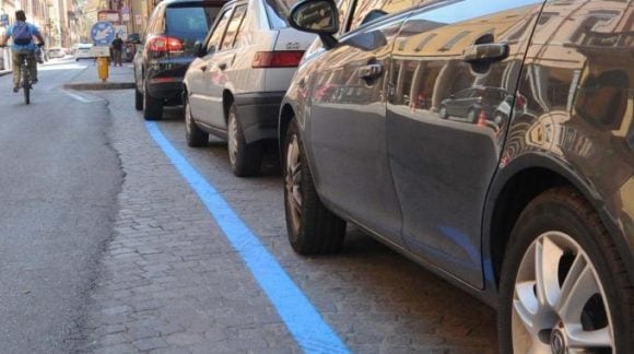 Come parcheggiare gratis quando ci sono strisce blu