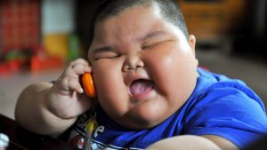 Allarme obesità infantile: più di 22.000 bambini sono a grave rischio