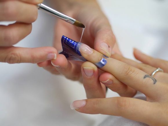 Allarme gel per le unghie, rischio di contrarre il cancro