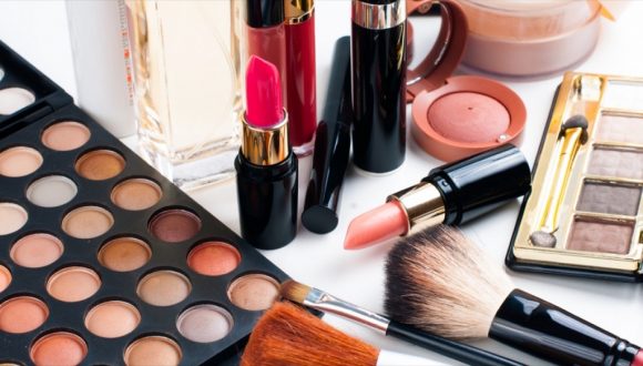 Allerta cosmetici: ritirato correttore Becca Cosmetics per rischio microbiologico