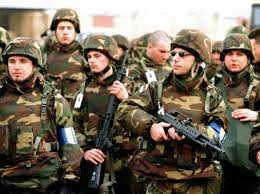 Salvini ripropone il servizio militare e civile per i giovani indisciplinati Salvini ripropone il servizio militare e civile per i giovani indisciplinati