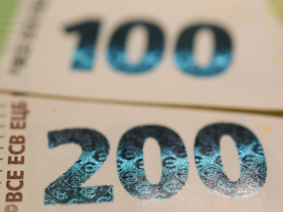Banconote da 100 e 200 euro, super sicure nate per stanare i falsari, quali differenze?