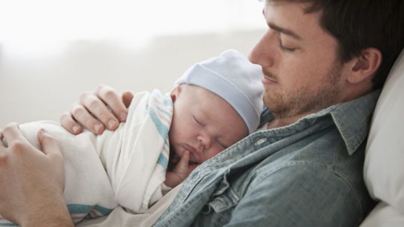 Congedo di paternità a rischio, la fine nel 2019? Ecco tutte le novità