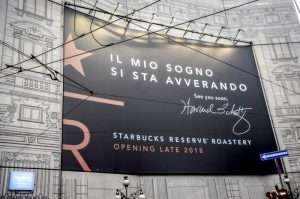 Starbucks ha scelto Milano: l'inaugurazione e le prime foto Starbucks ha scelto Milano: l'inaugurazione e le prime foto
