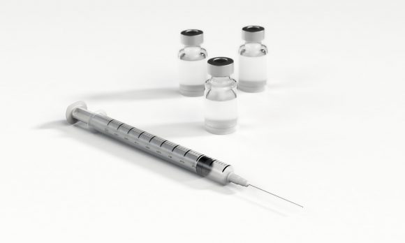 Vaccini, guida per le famiglie: obblighi e autocertificazioni