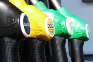 Prezzo benzina in calo, a quanto ammontano le tariffe in questi giorni? Prezzo benzina in calo, a quanto ammontano le tariffe in questi giorni?