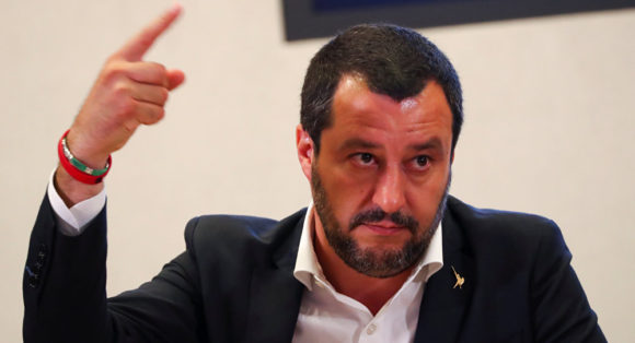 Salvini viola il silenzio elettorale: le accuse di Renzi