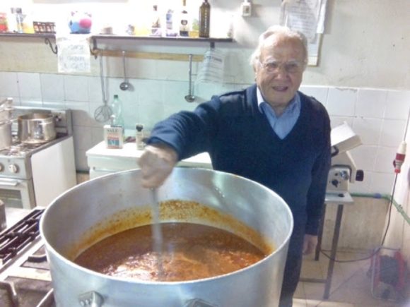 Spreco Cibo, Chef dei poveri 89enne sfama 250 persone al giorno gratis