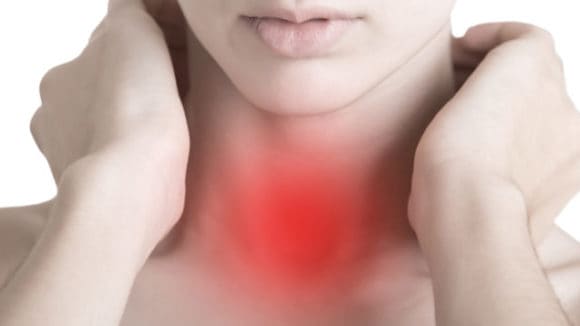 Tiroide: i sintomi da non trascurare, ecco a cosa fare attenzione