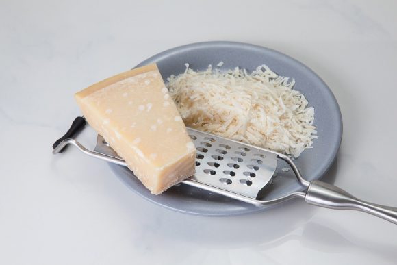 Allerta formaggio grattugiato: rischio grave per la salute