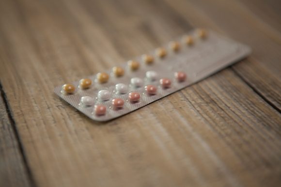 La pillola anticoncezionale fa bene o fa male? Ecco i casi