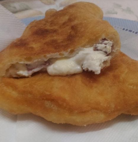 Pizza fritta: la vera ricetta napoletana