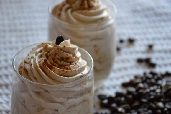 Semifreddo al caffè fatto in casa senza gelatiera: una ricetta veloce