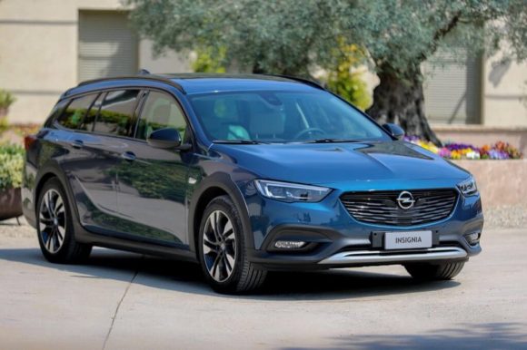 La nuova Opel Insignia si trasformerà in un crossover?