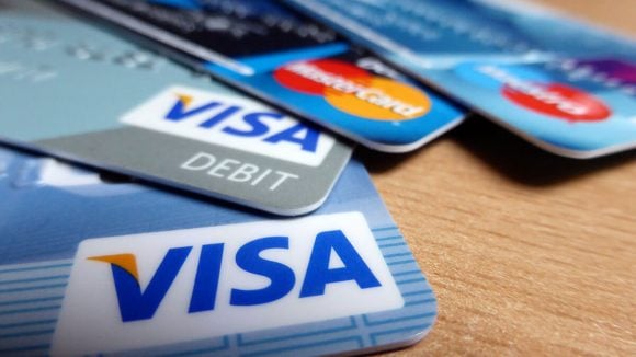 Bancomat o carta di credito: detrazioni fiscali e incentivi per chi le usa
