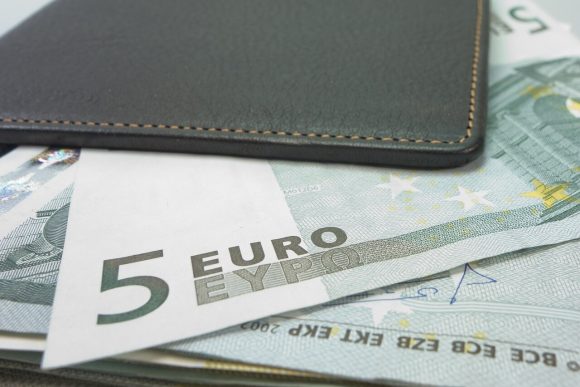 Le banconote da 5 euro che valgono una fortuna: ma non solo le uniche