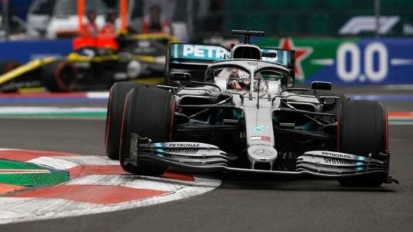 Formula 1: Hamilton vince in Messico ma per il titolo dovrà aspettare