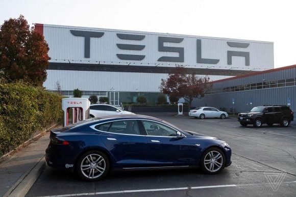 Tesla sigla un accordo importante per il suo Supercharger
