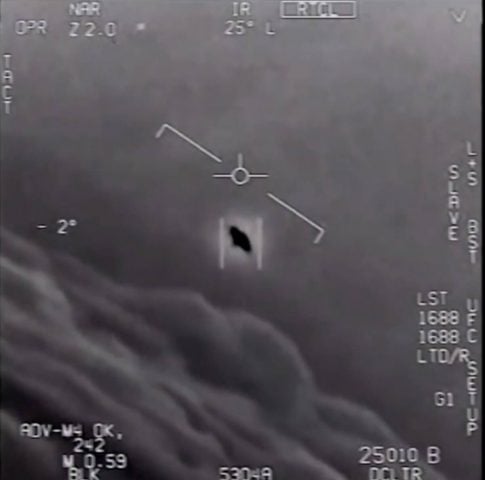 Il Pentagono rivela un video segreto sull’avvistamento UFO del 2004