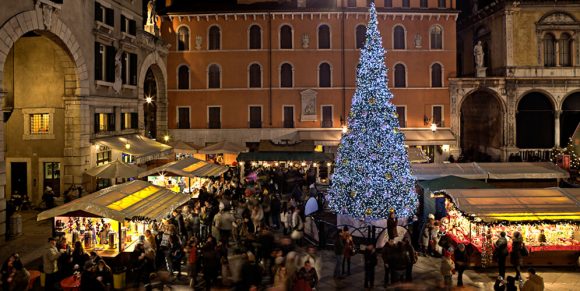 Passare il Natale visitando i mercatini più belli di Italia, ecco dove