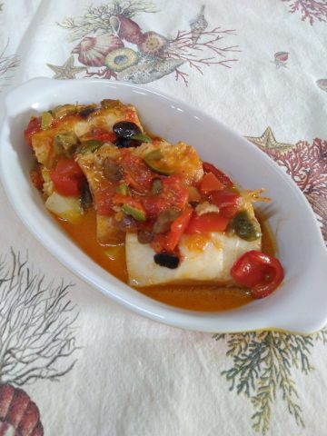 Baccalà in sugo di olive e peperoni, ricetta semplice