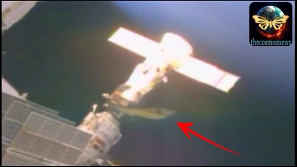 Un video della NASA cattura UFO che sembra osservare la Stazione Spaziale Internazionale