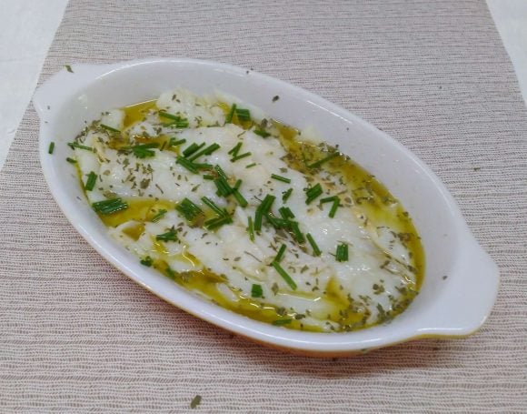 Filetto di baccalà marinato nel limone, antipasto fresco e pieno di gusto