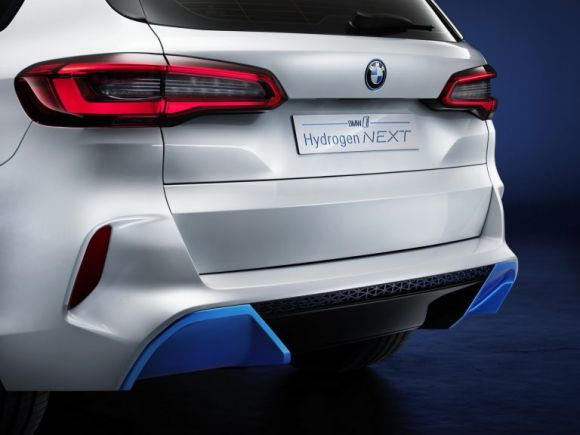 BMW X5 ad idrogeno arriverà nel 2022