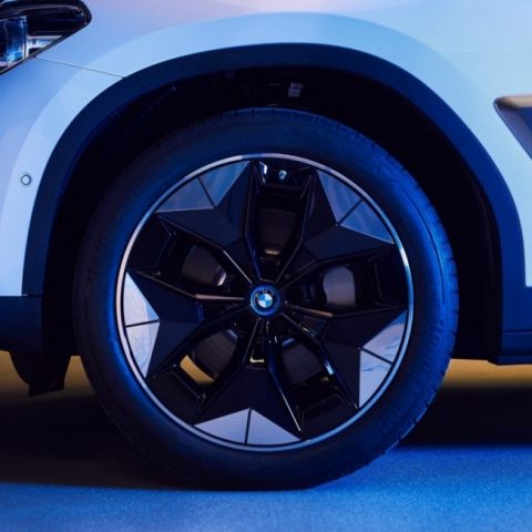 BMW mostra lo pneumatico aerodinamico che monterà il nuovo iX3