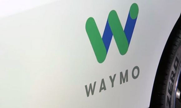 Guida autonoma: minivan Waymo si scontra a Tempe con un altro veicolo