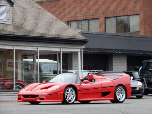 Esemplari rari ed eccezionali della Ferrari F50 in vendita