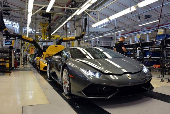 Lamborghini chiude la sua unica fabbrica fino al 25 marzo