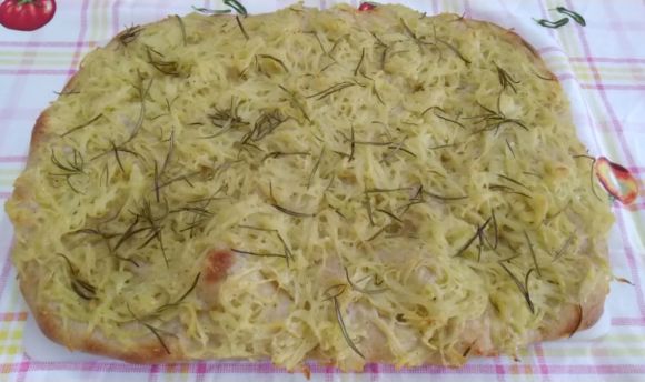Focaccia con patate al rosmarino, ricetta facile