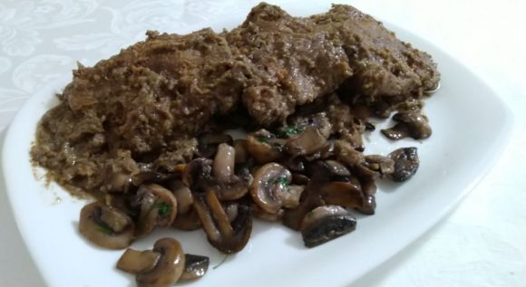Fagotti di carne ripieni di funghi e fontina