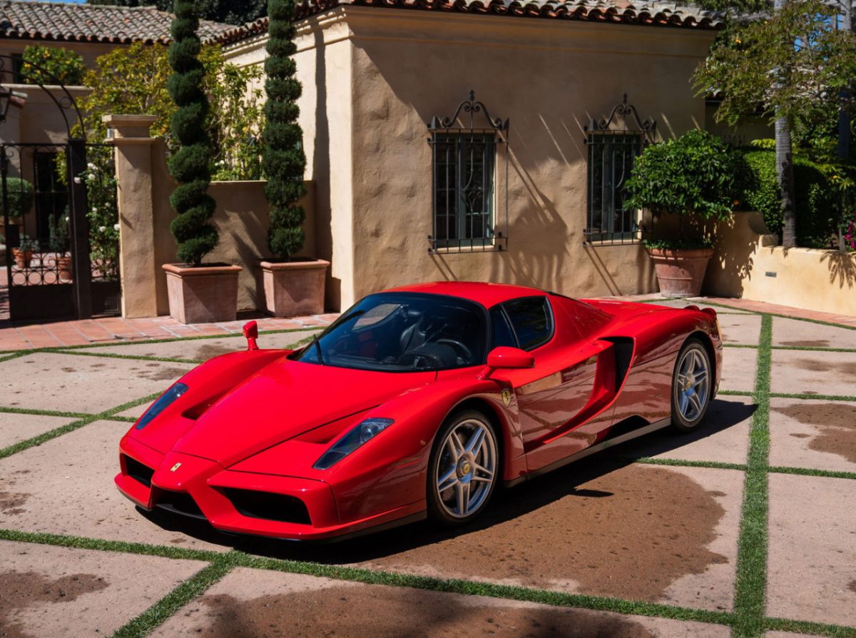 Una Ferrari Enzo quasi nuova di zecca batte il record per le aste online