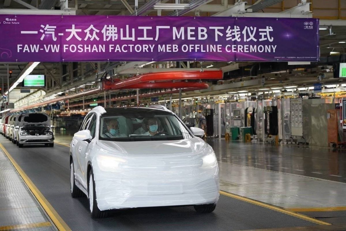 La prima unità della nuova Volkswagen ID.4 esce dalla fabbrica cinese