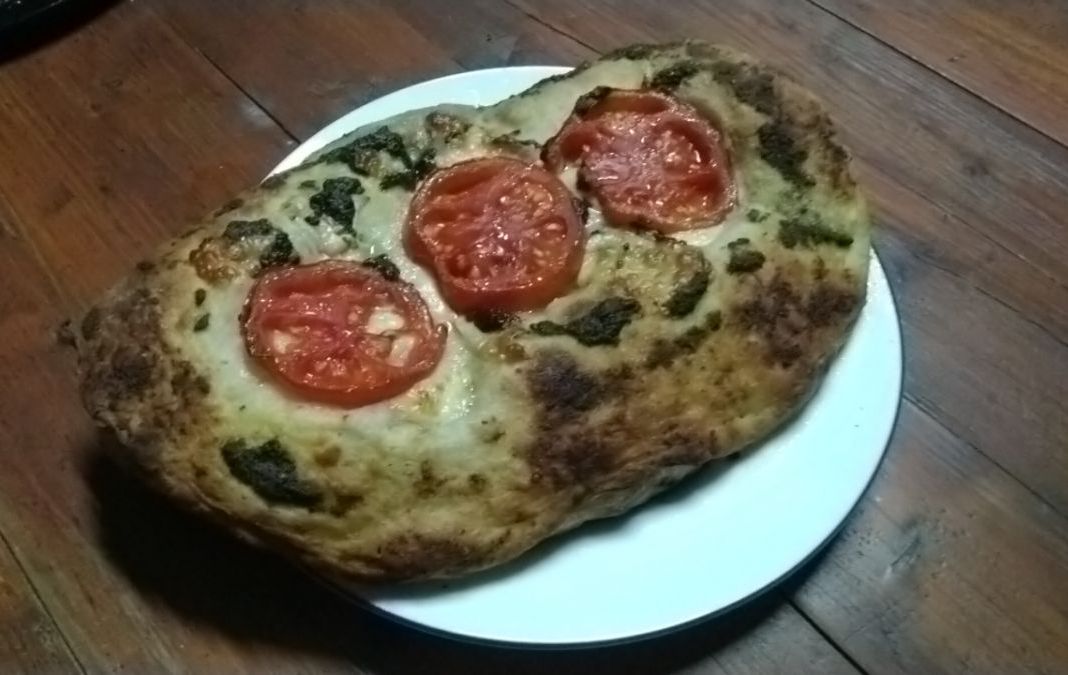Calzone al forno ripieno di melanzane: pizza ripiena