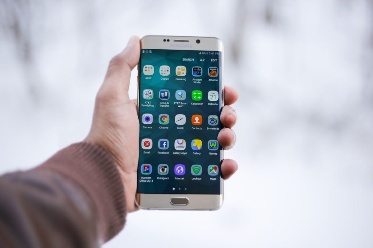 Bonus smartphone 2021 con ISEE sotto le 20mila per Covid: come funziona e chi può richiederlo