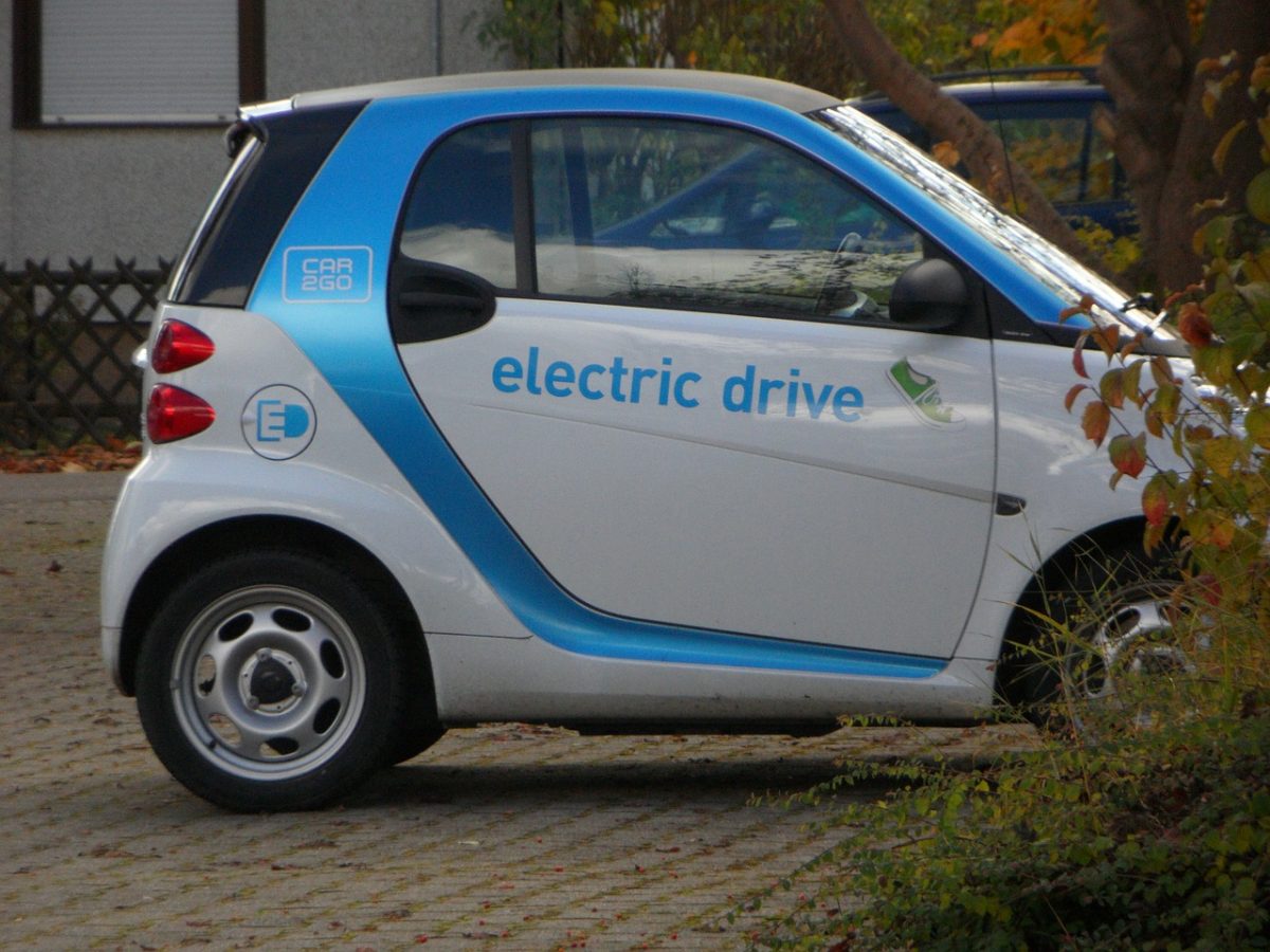 Bonus auto elettriche, incentivi finiti: quota di mercato sopra il 10%